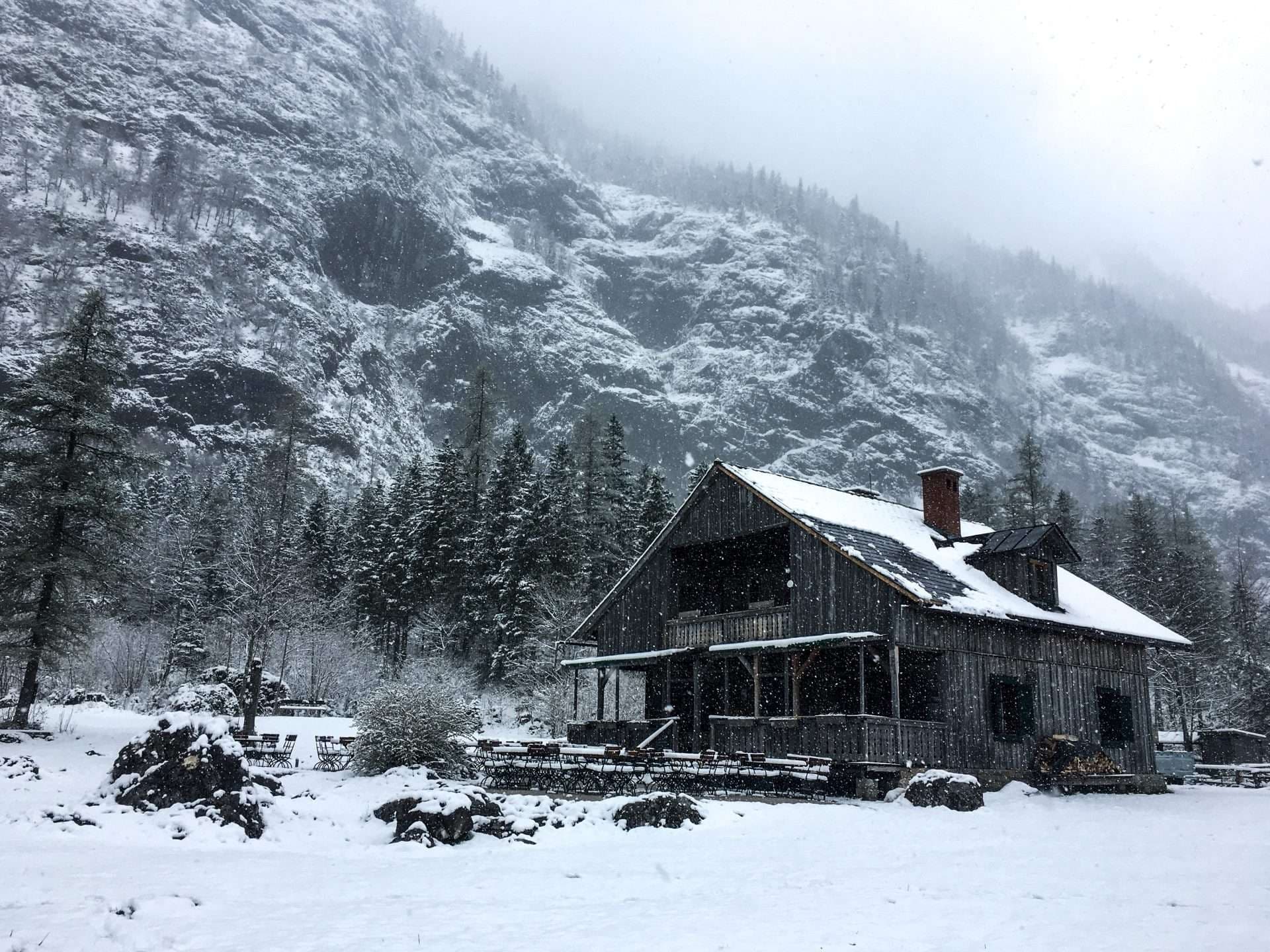 Winter Getaways: Best Airbnbs for a Cozy and Adventurous Escape