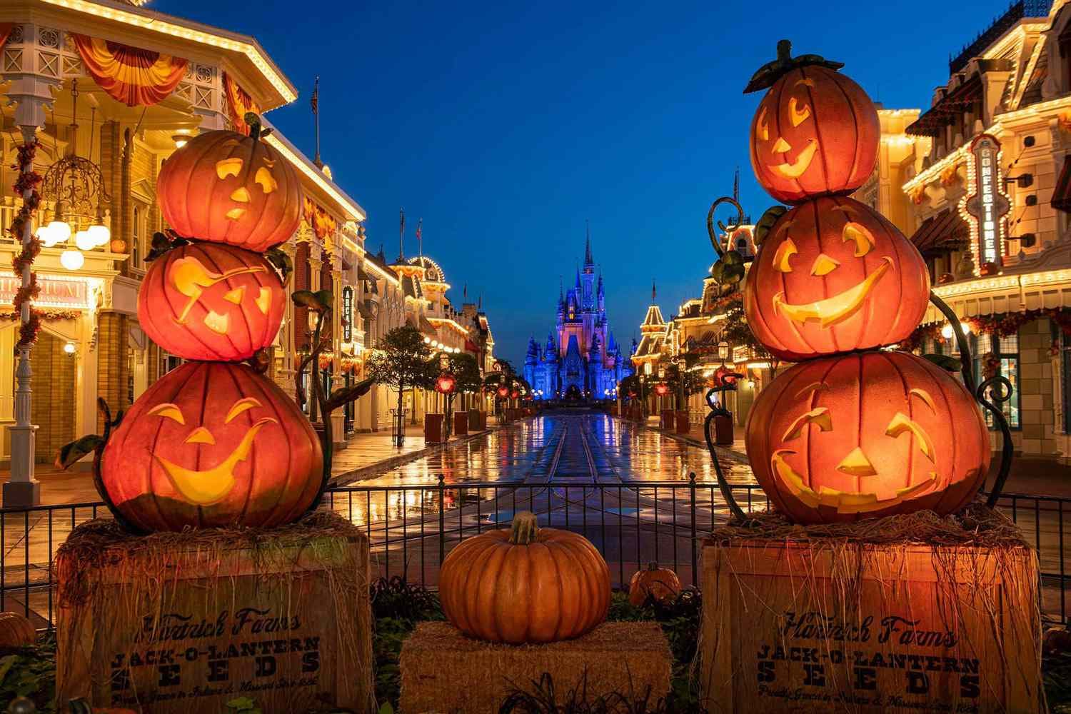 Spooky Travels: Top U.S. Destinations and Events for the Ultimate Halloween Experience