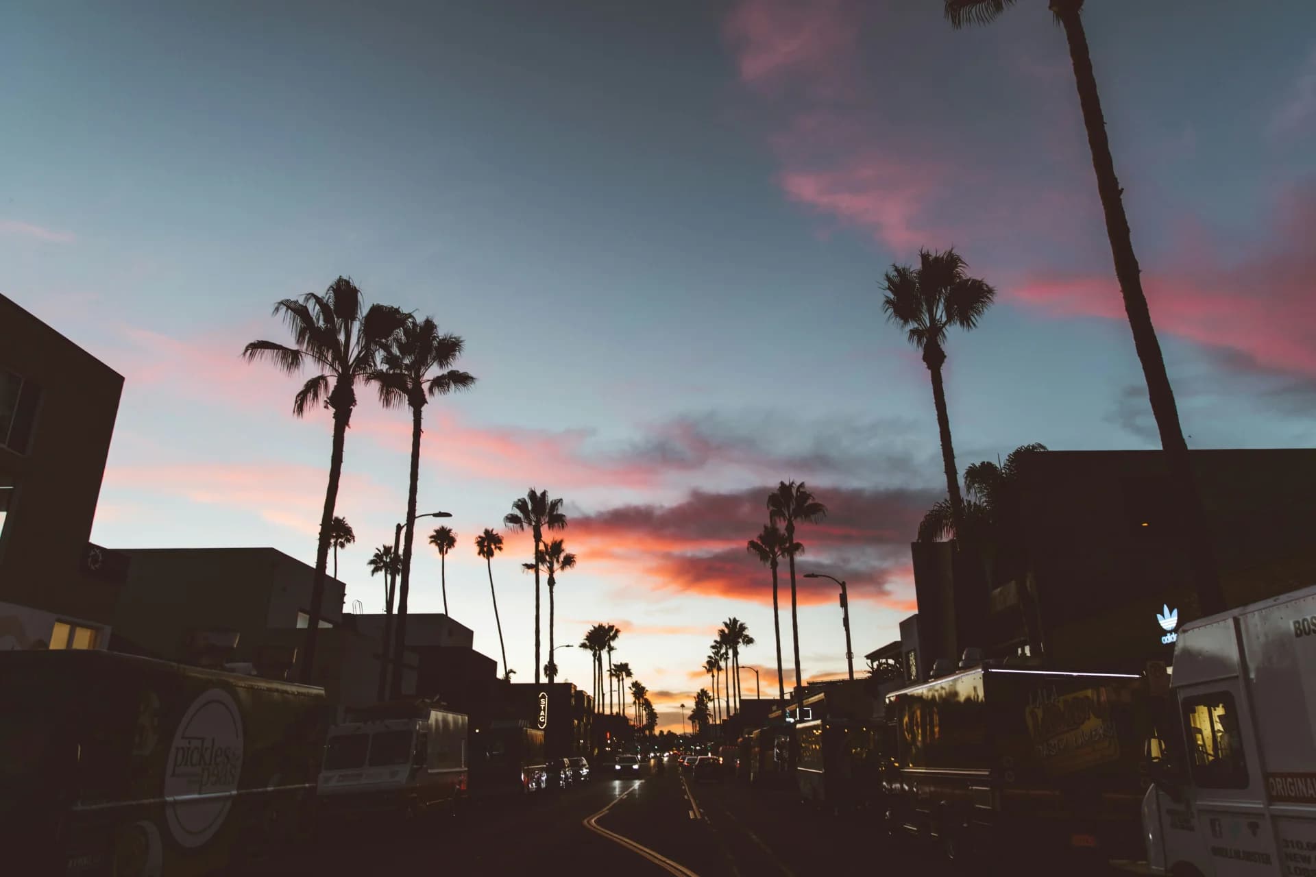 Top Places to Stay & Explore Around Los Angeles